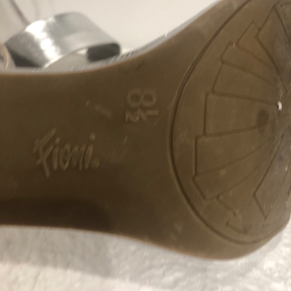 Fioni silver sandals. Size 8 1/2 - Picture 14 of 15